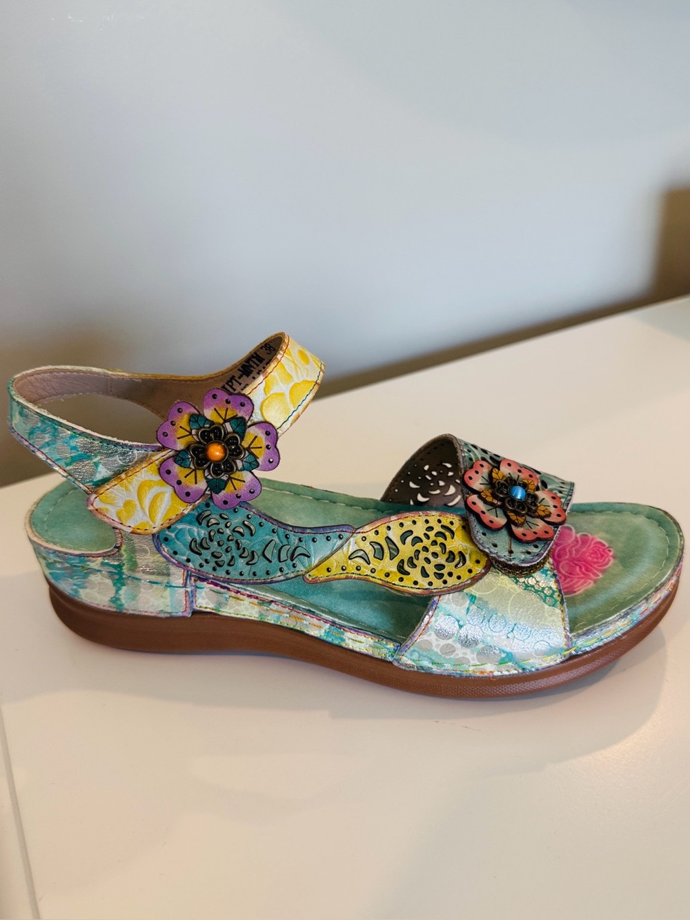 L'ATISTE Script-MNTM mint green multi floral Sandals women’ 38 (us 7.5-8) NWT